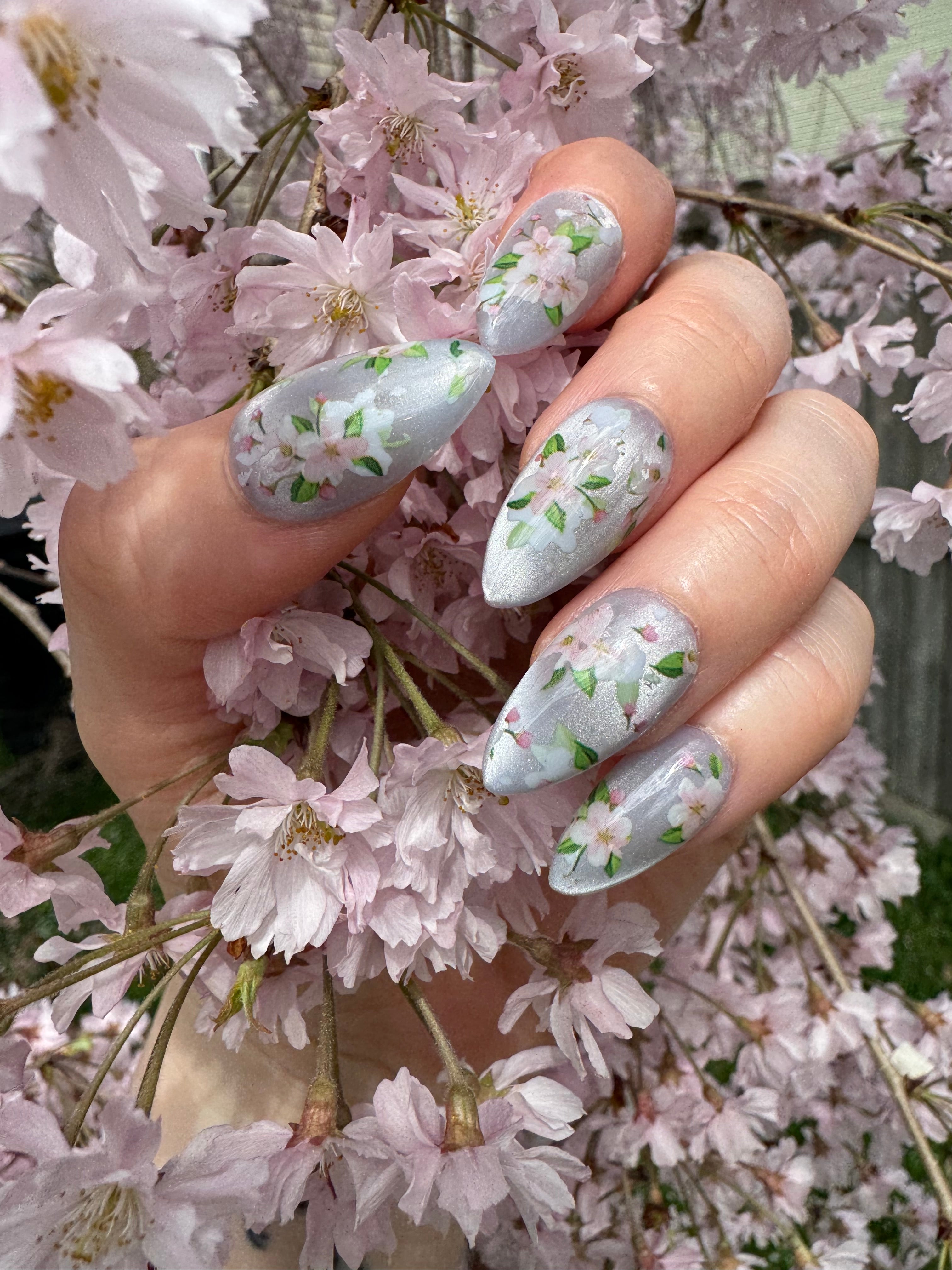 Gel Press-On Set
*Simple But Never Plain*